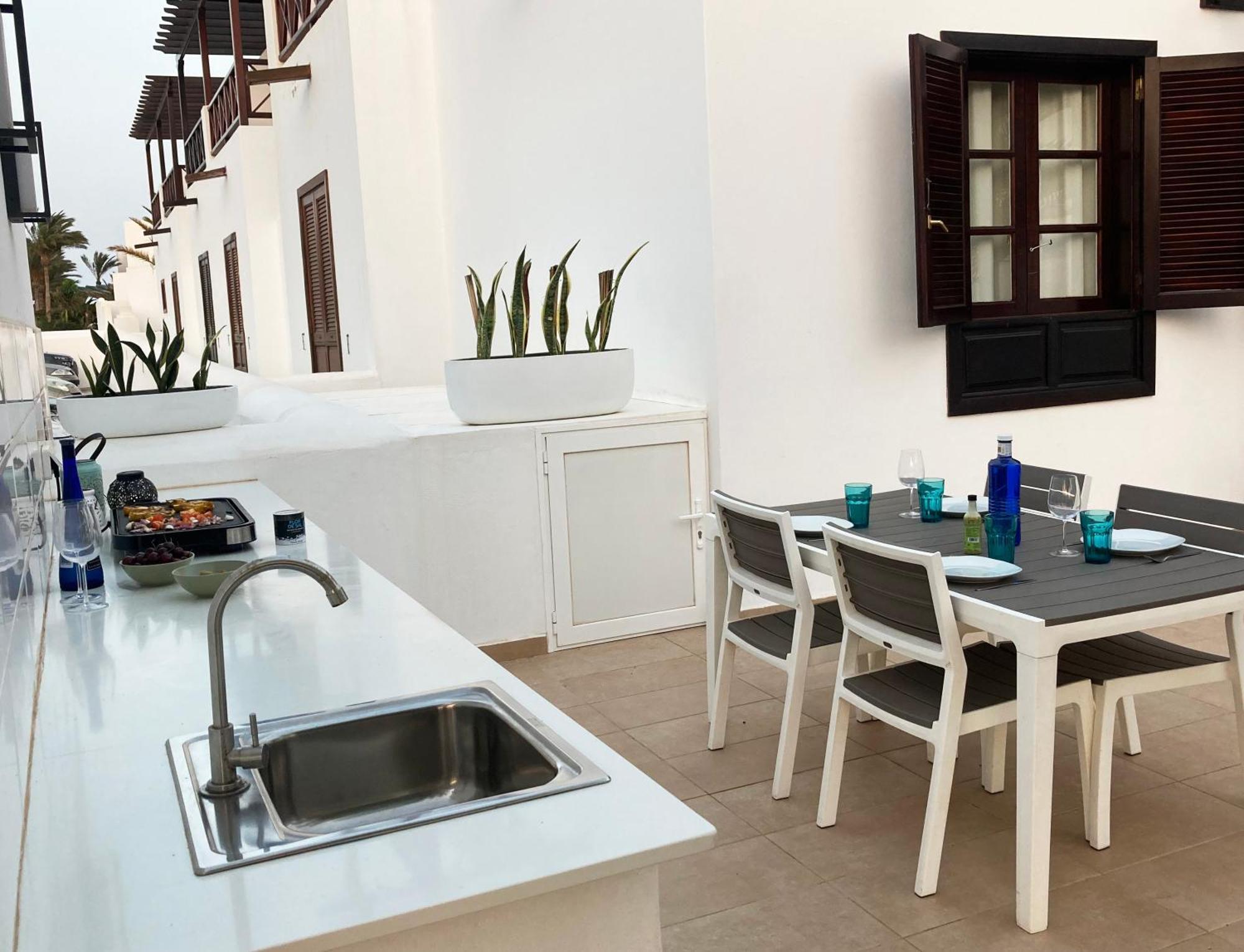 Lovely Casa Felicidad, Swimming Pool, Wifi X Private Garden Playa Blanca  Exterior photo